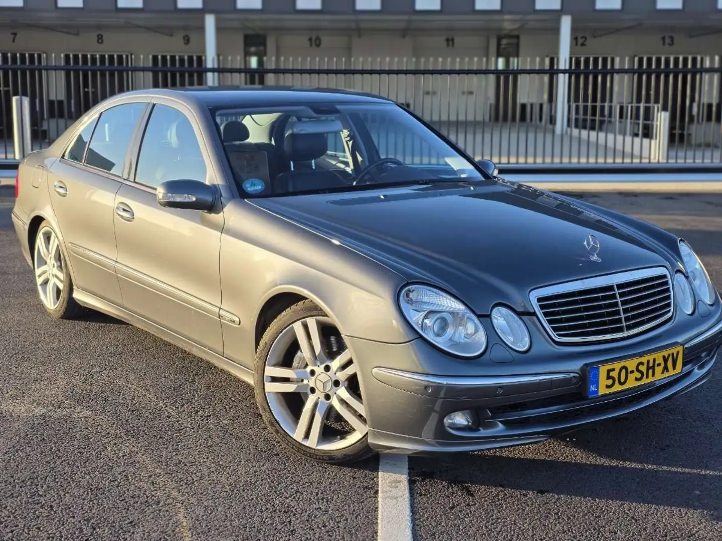 Mercedes-Benz E 320 Avantg. Sel. Grijs - 1