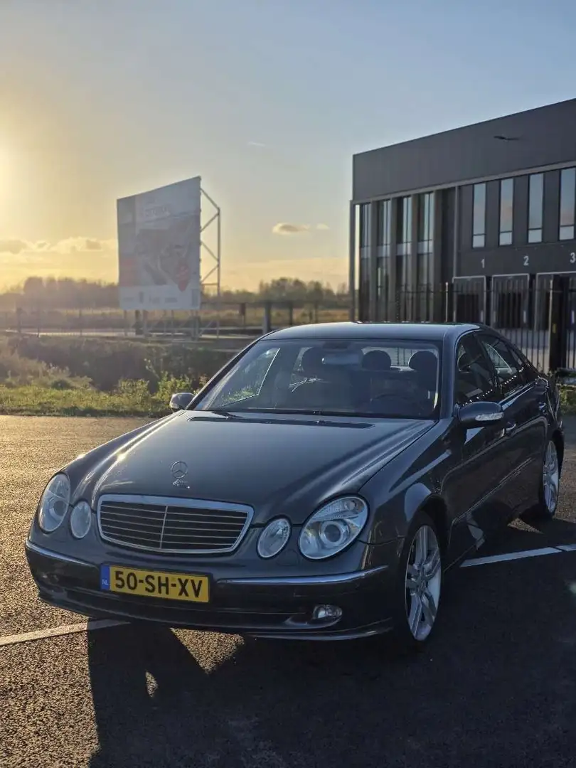Mercedes-Benz E 320 Avantg. Sel. Grijs - 2
