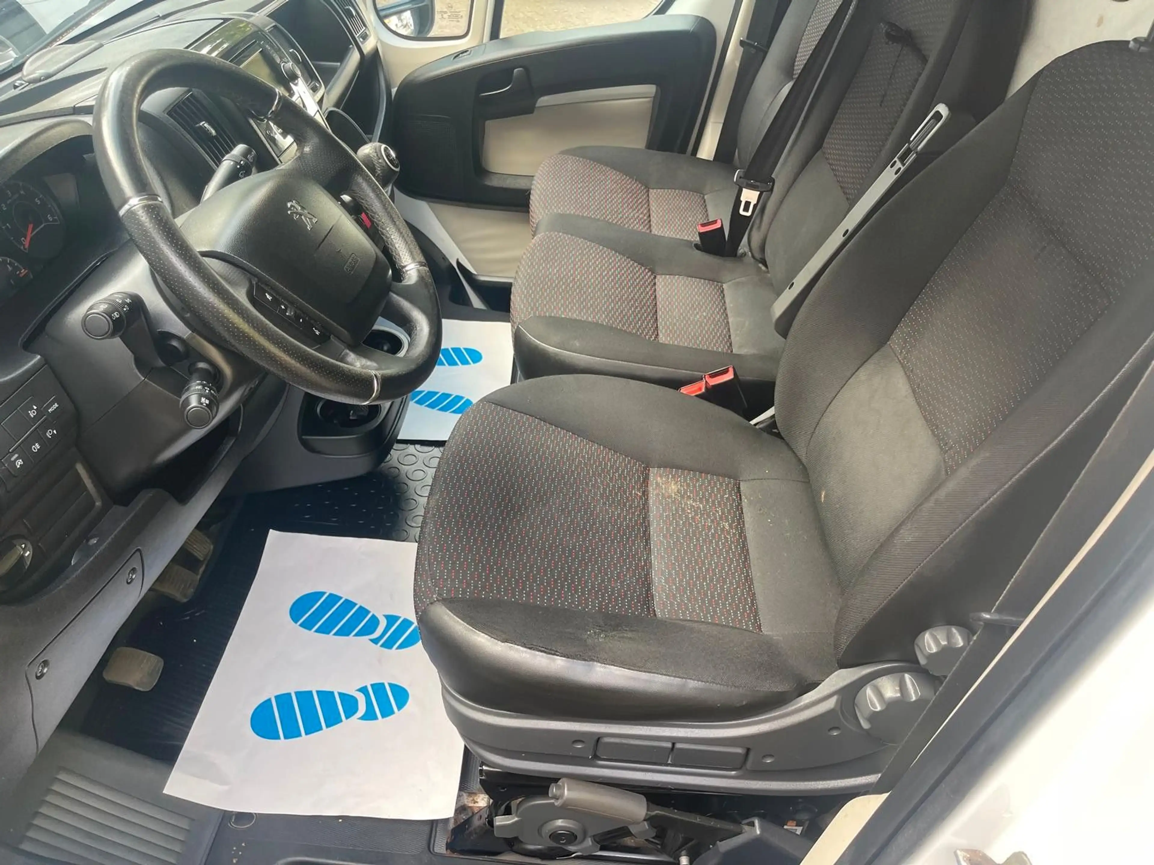 Peugeot Boxer Kasten 330 L2H1 Premium BlueHDi 130 — photo 15