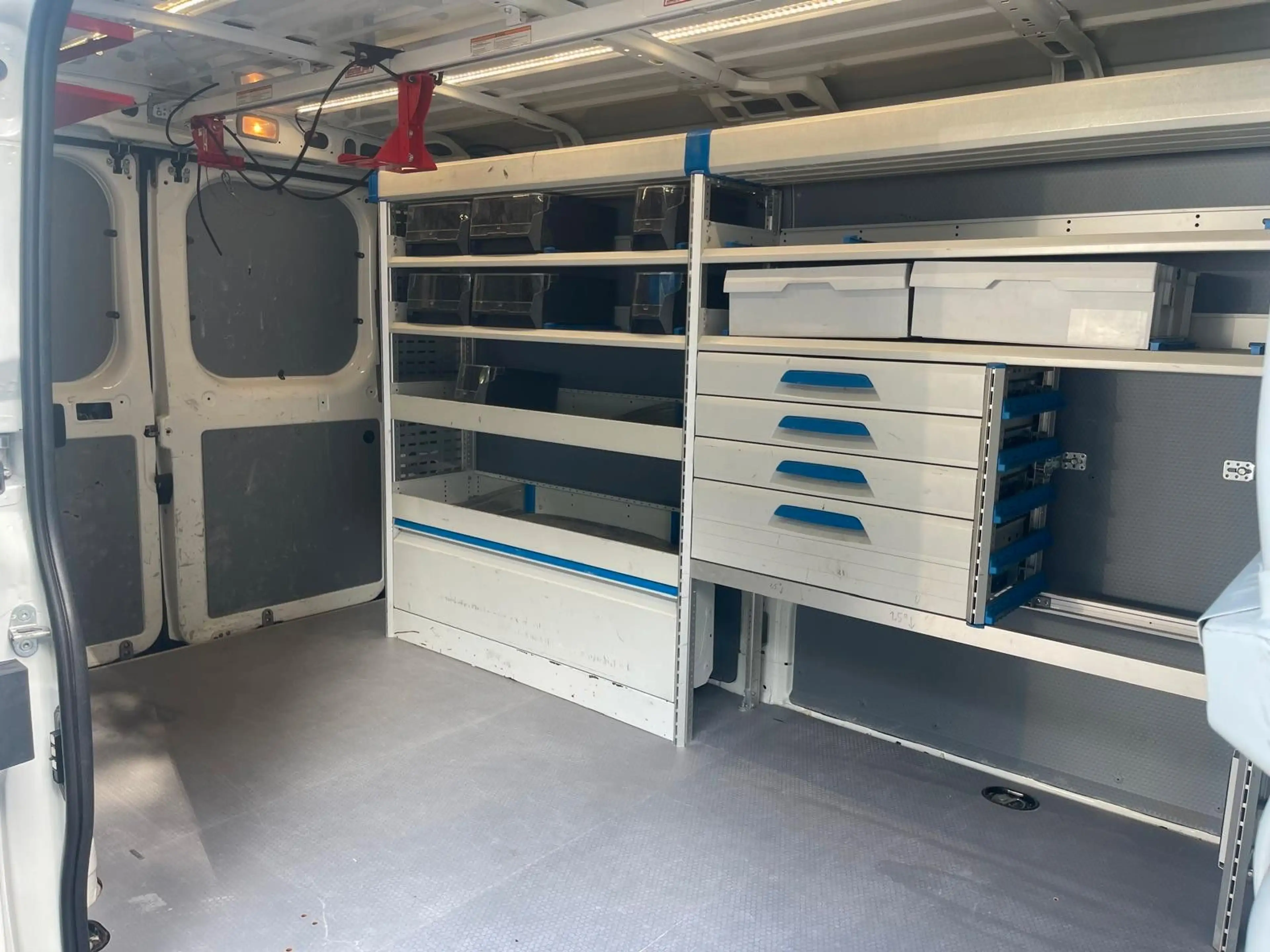 Peugeot Boxer Kasten 330 L2H1 Premium BlueHDi 130 — photo 12
