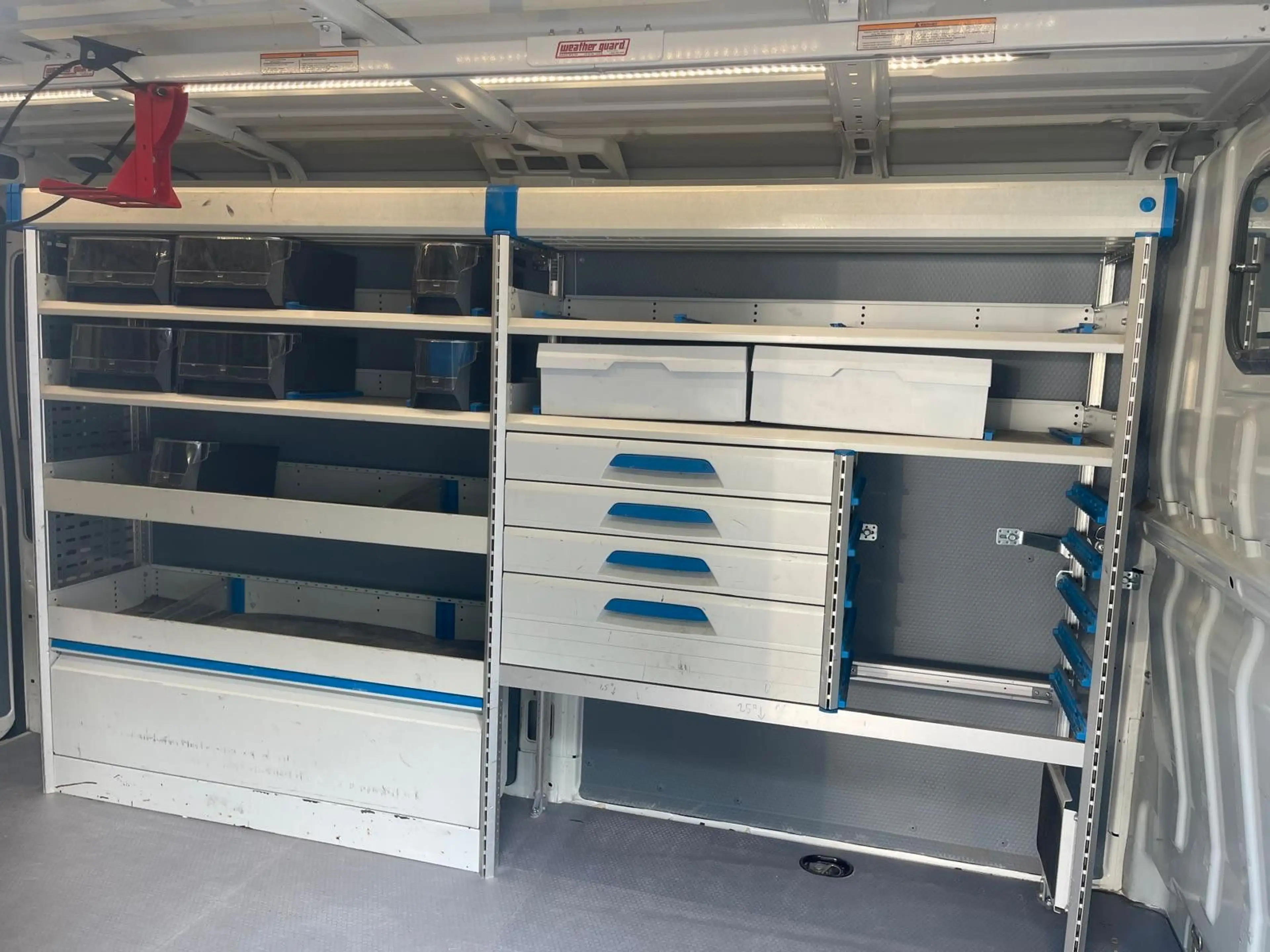 Peugeot Boxer Kasten 330 L2H1 Premium BlueHDi 130 — photo 13