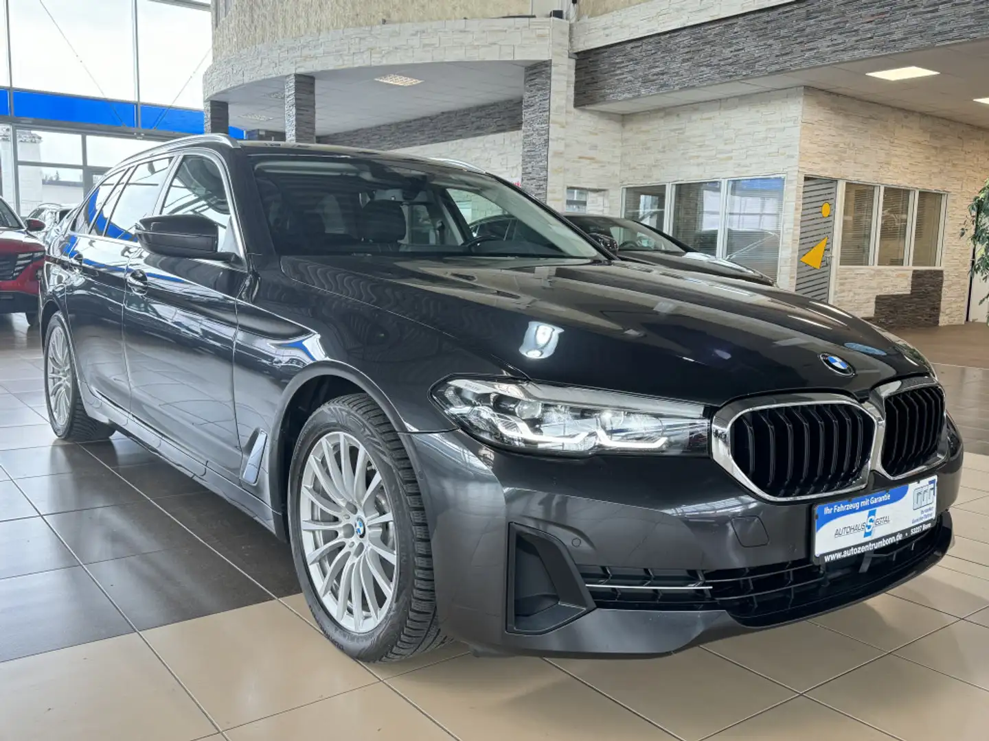 BMW 520 LuxuryLine *ACC*LED*LEDER*R-CAM*CarPlay*NAVI* Grey - 1