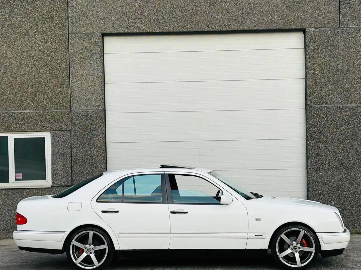 Mercedes-Benz E 220 D Avantgarde - 2