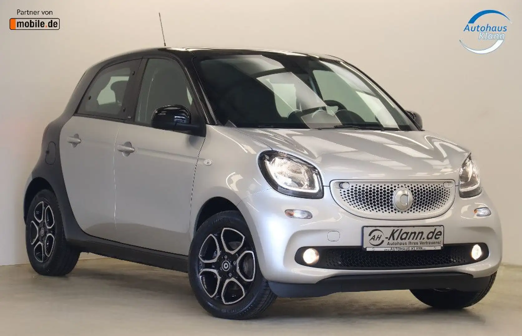 smart forFour Forfour 1.0 71PS Prime Pano Navi R-CAM Leder Silber - 1