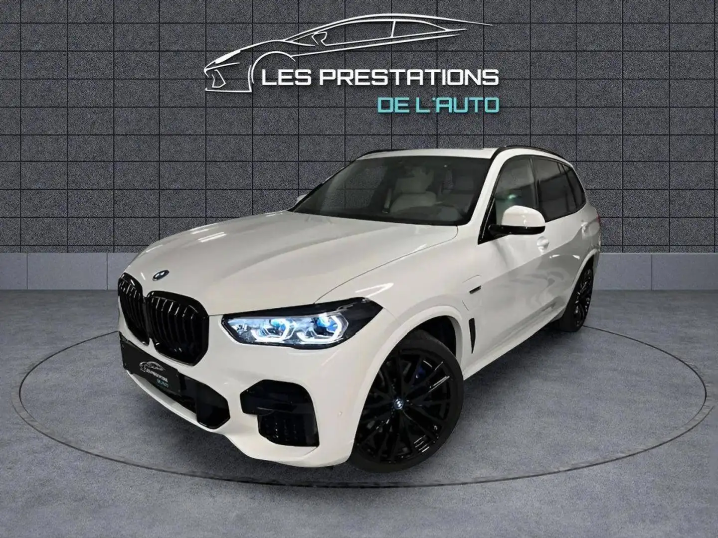BMW X5 xDrive45e 394ch M Sport 17cv Weiß - 1