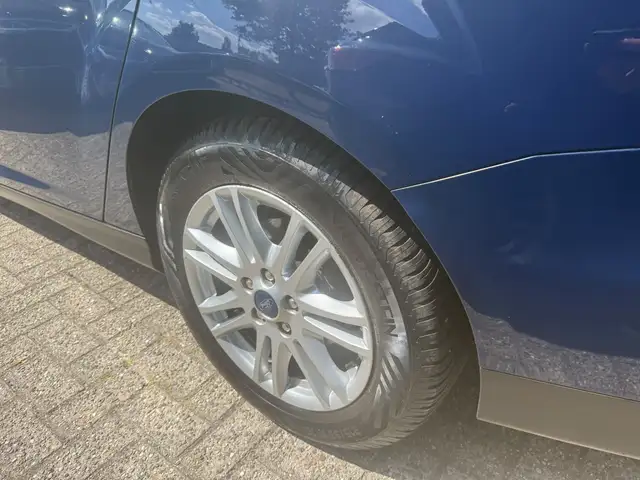 Ford Focus view 11