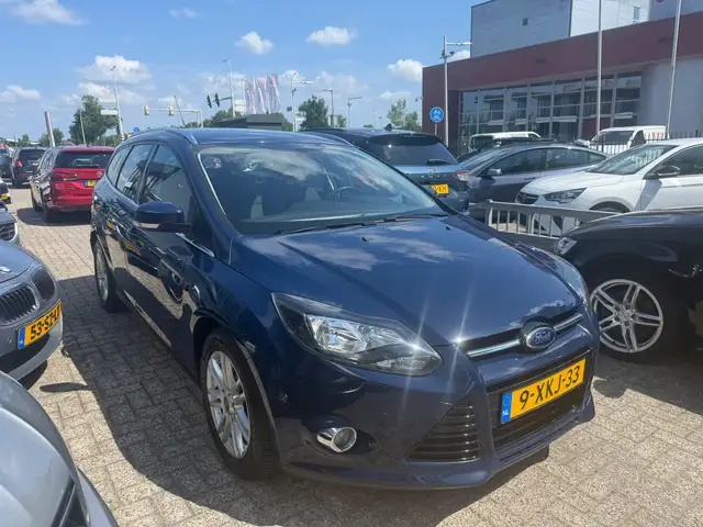 Ford Focus view 2