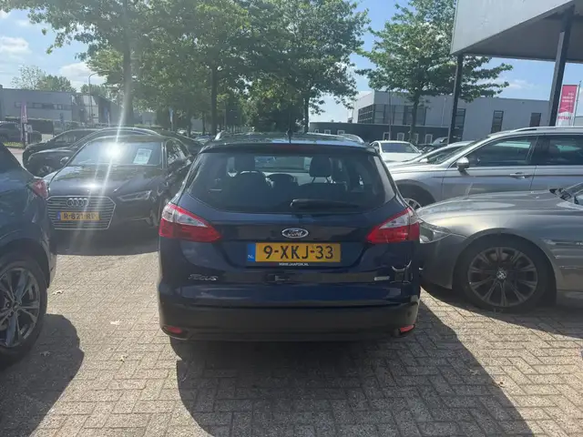 Ford Focus view 10