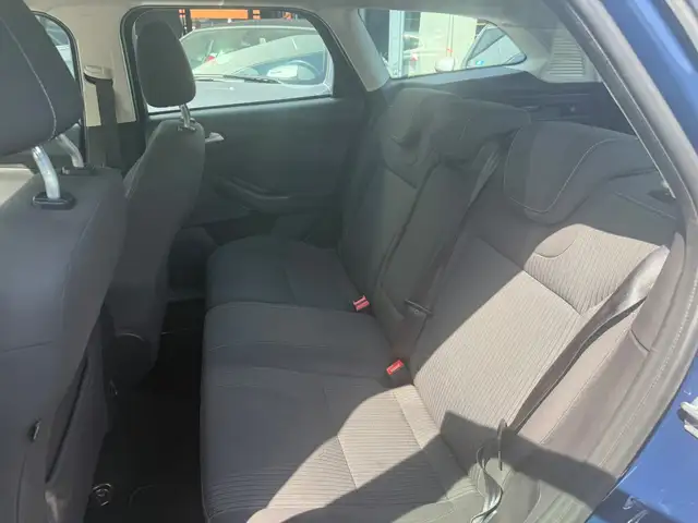 Ford Focus view 6