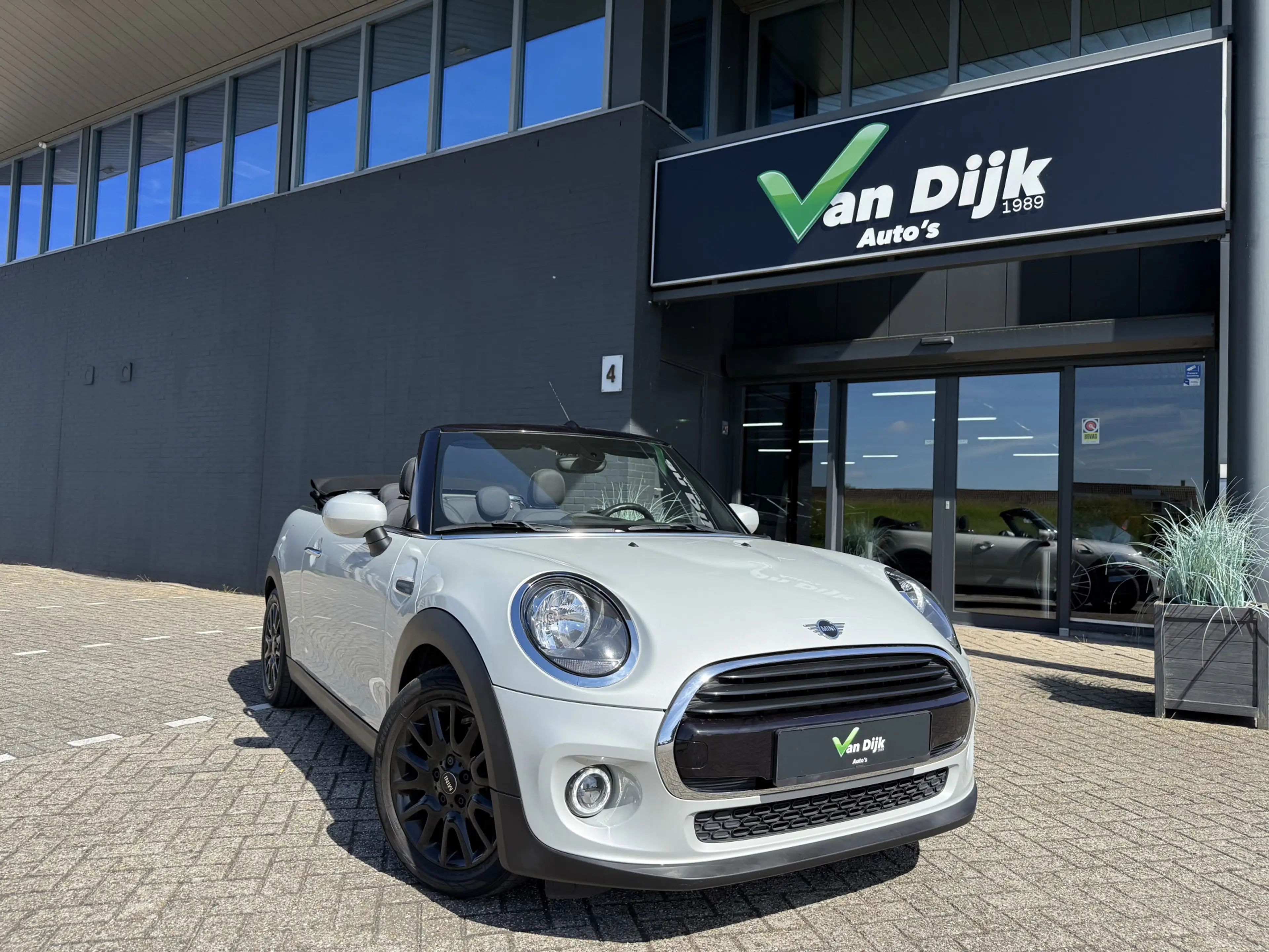 MINI Cooper Cabrio 1.5 Chili Navi Stoelverw.Keyless