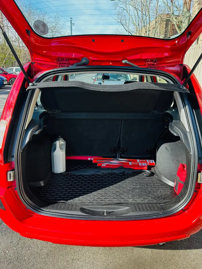 Ford Fusion Ambiente 1,4 TDCi crvena - 2