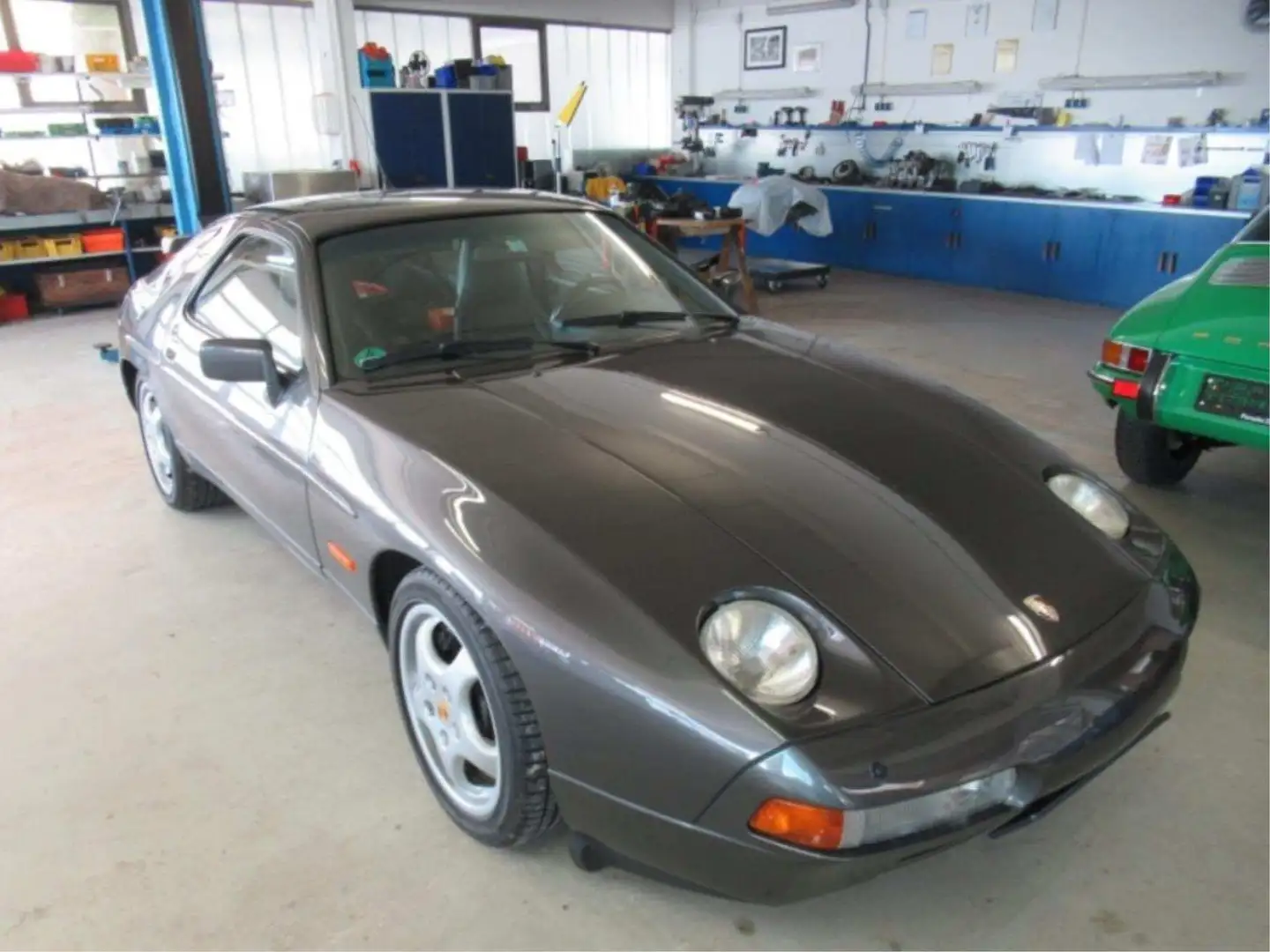 Porsche 928 928+GT Grey - 1