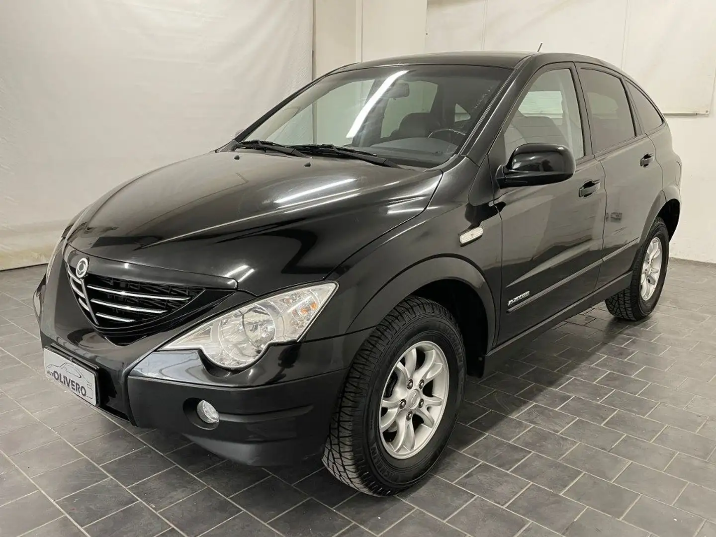 SsangYong Actyon 2.0 XDi 4WD 141cv Premium-PELLE-RIDOTTE Schwarz - 2