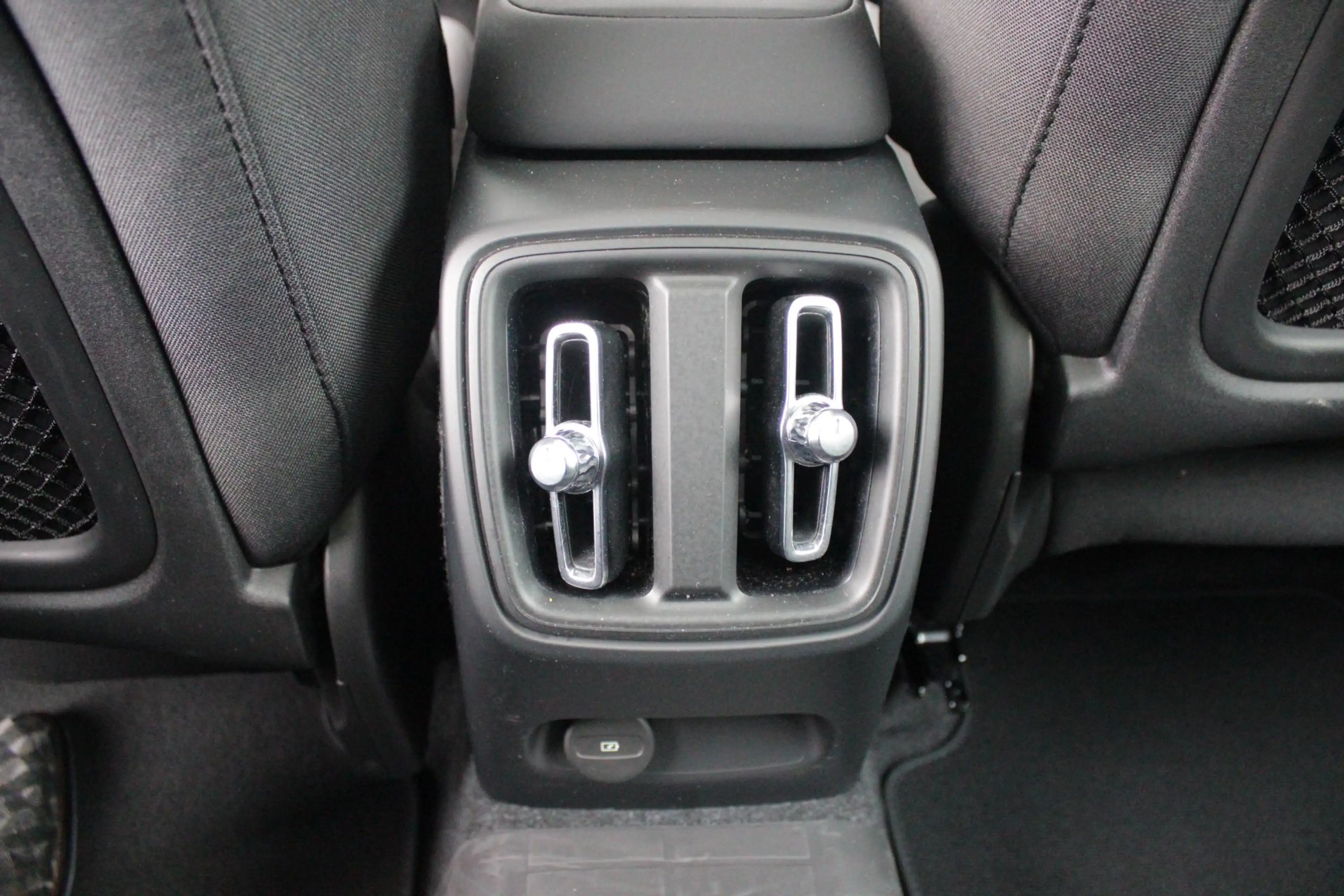 Volvo C40 Single Motor Core 238PK 69 kWh | PANORAMADAK | STO — photo 31