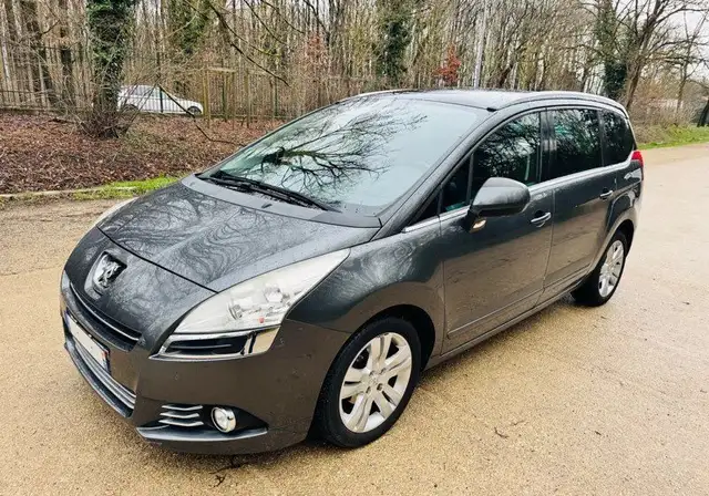 Peugeot 5008 1.6 HDI 112 PREMIUM PACK 7 Places