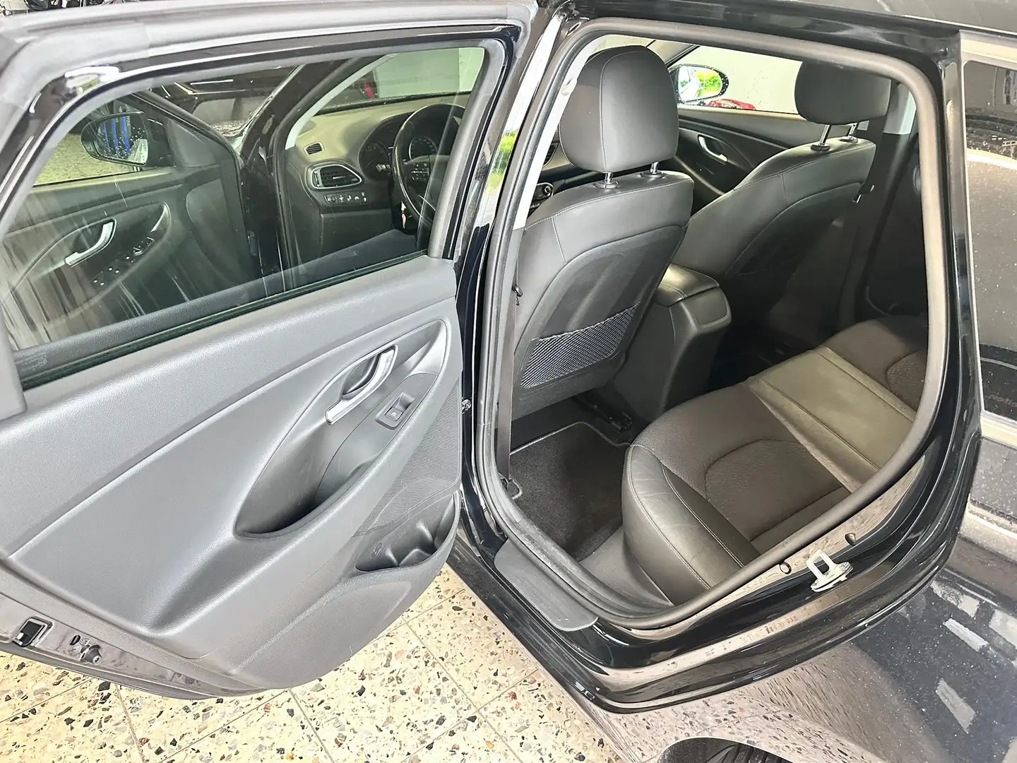 Hyundai i30 i30 Kombi 1.0 T-GDI Premium Siyah - 2