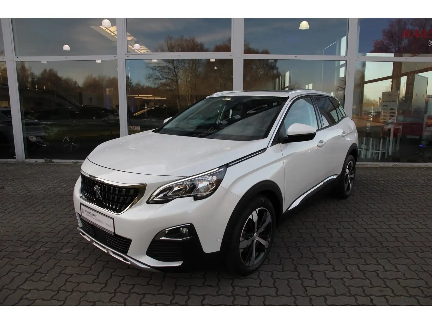 Peugeot 3008 Allure PT 130 EAT6 SHZ Navi Carplay RFK Weiß - 1