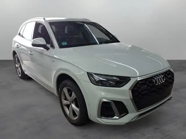 Audi Q5 view 2