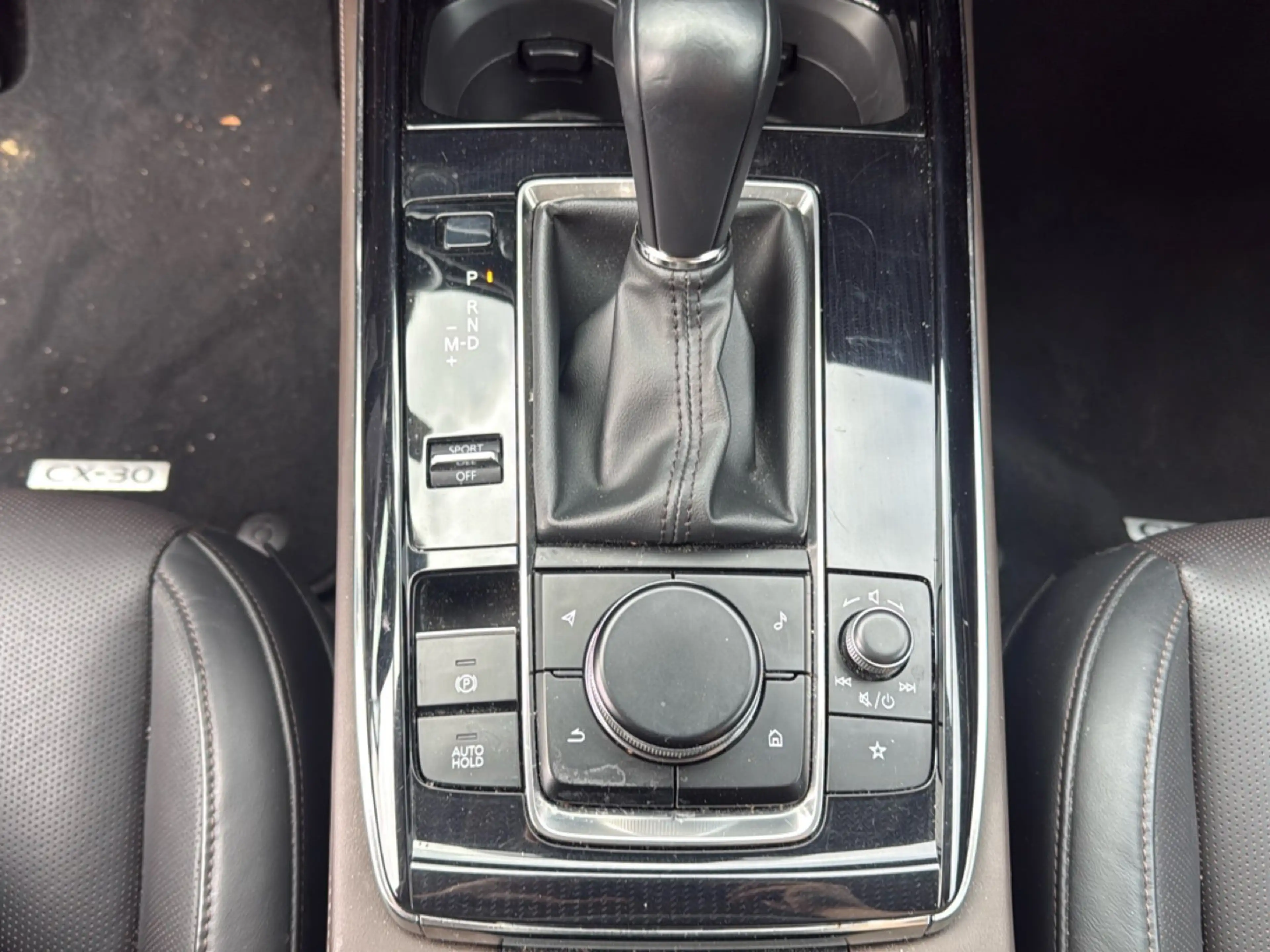 Mazda CX-30 e-SKYACTIV-G Takumi AUT — photo 14