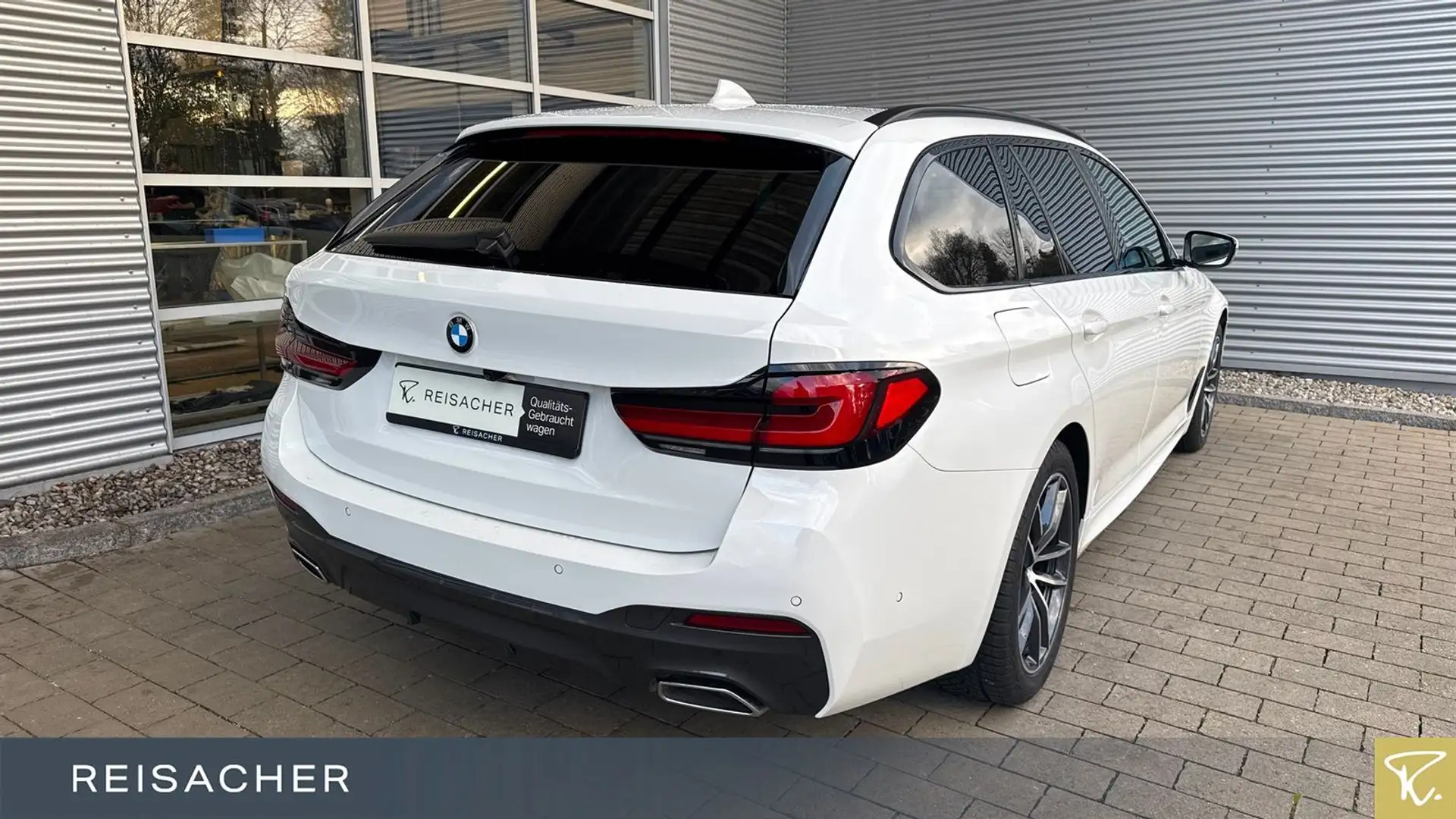 BMW 520 iA Touring M-Sport Navi HUD AHK 18"LM Weiß - 2
