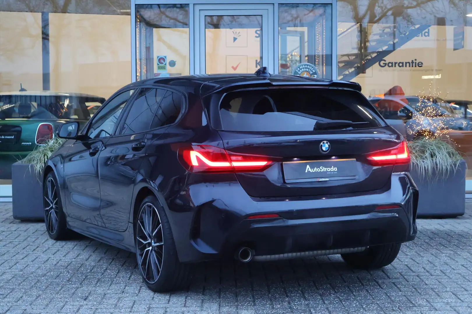 BMW 118 1-Serie (f40) 118i M-Sport 136pk | Kuipstoelen | S Zwart - 2