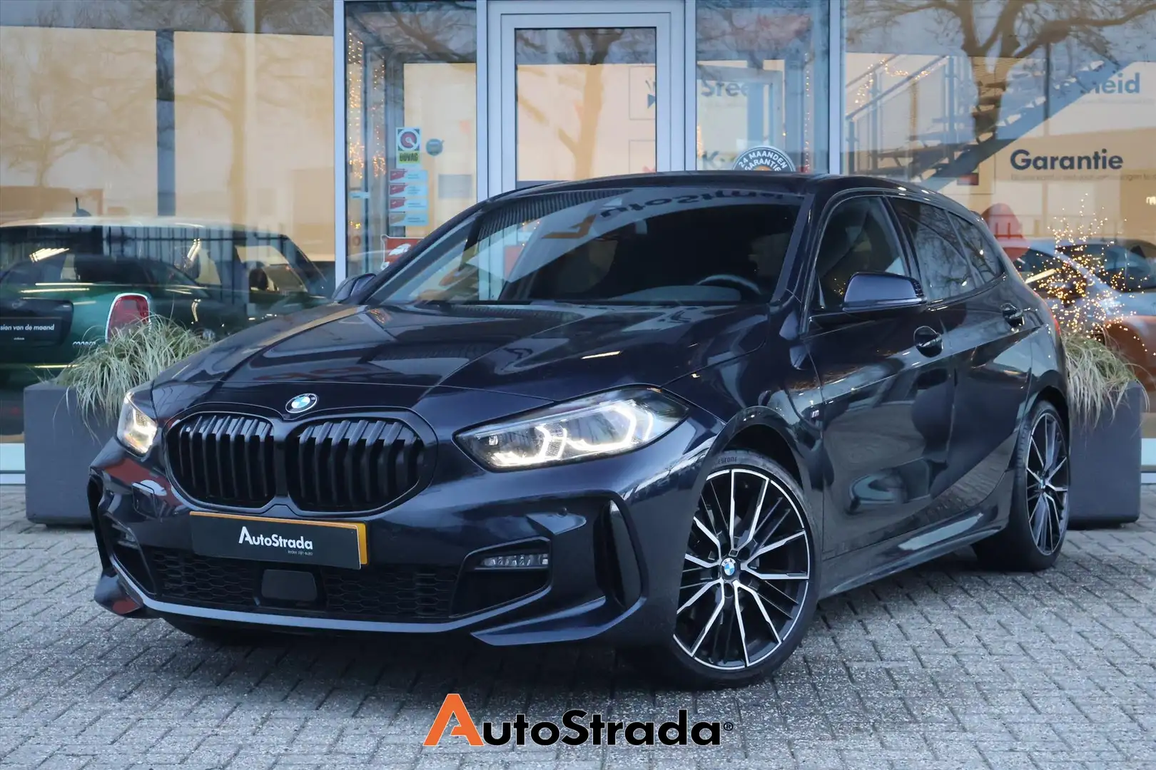 BMW 118 1-Serie (f40) 118i M-Sport 136pk | Kuipstoelen | S Zwart - 1