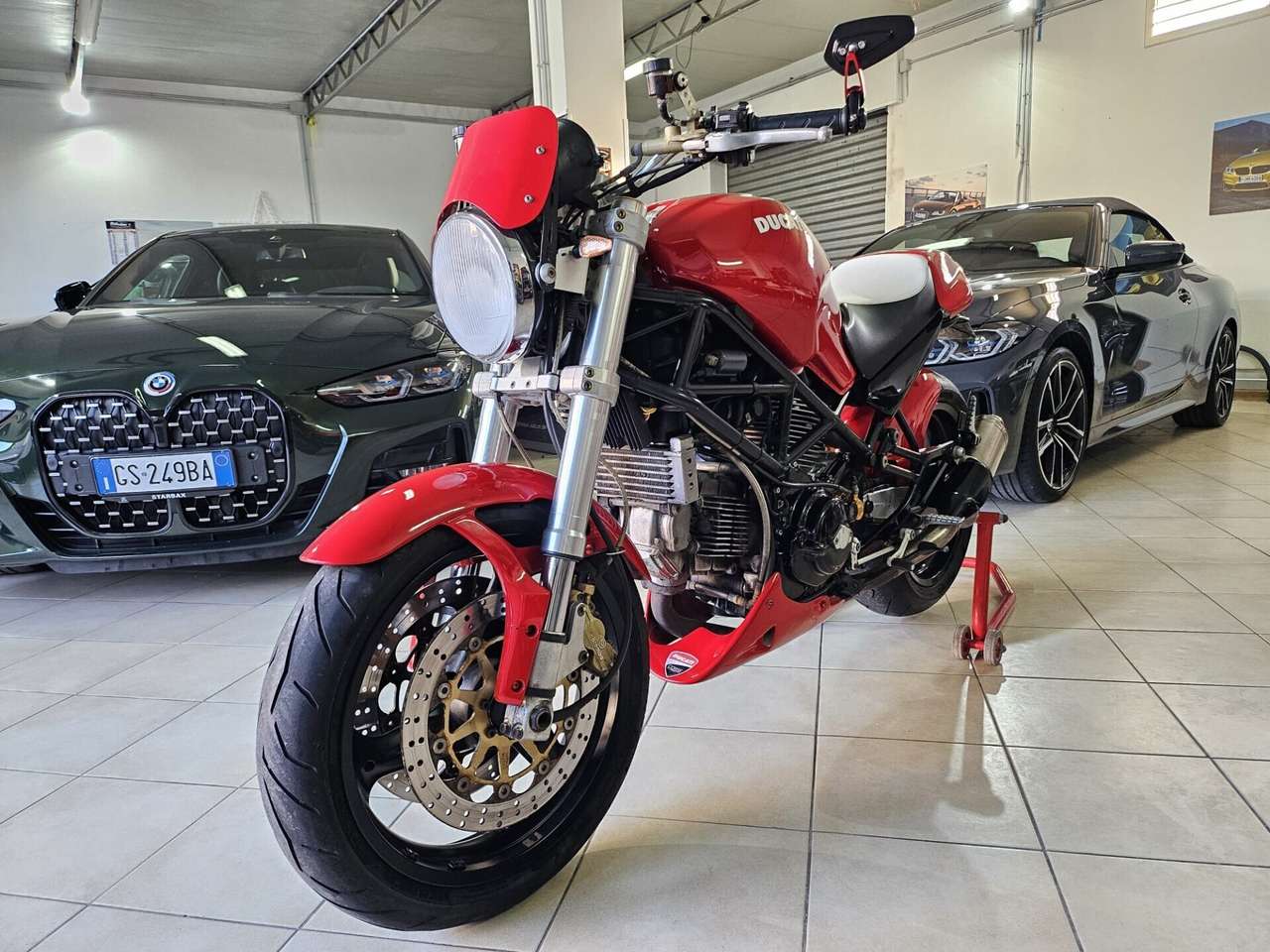 Ducati Monster 900