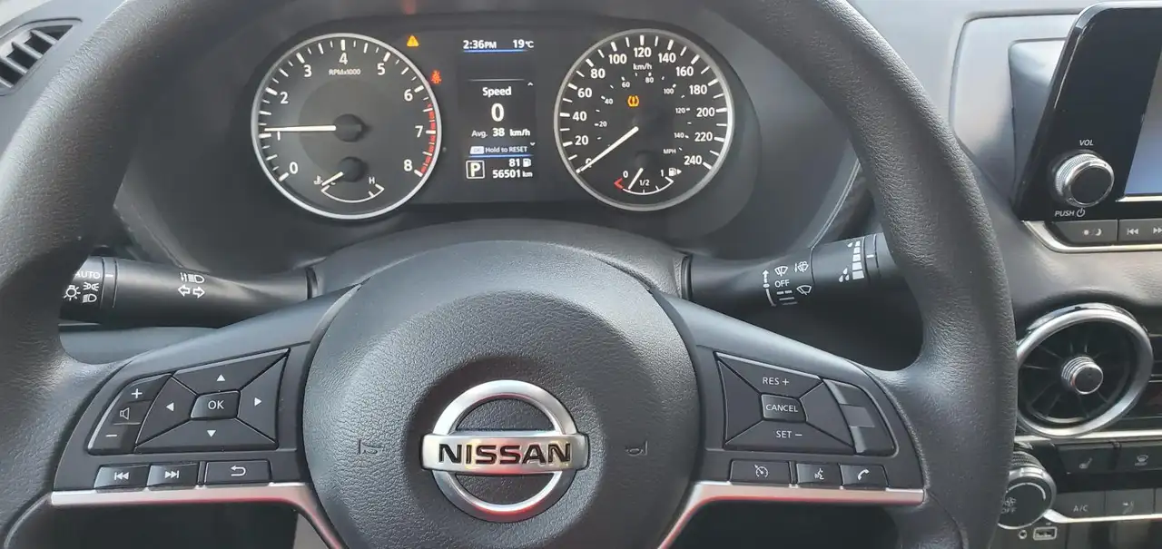 Nissan Sentra снимка Nissan Sentra
