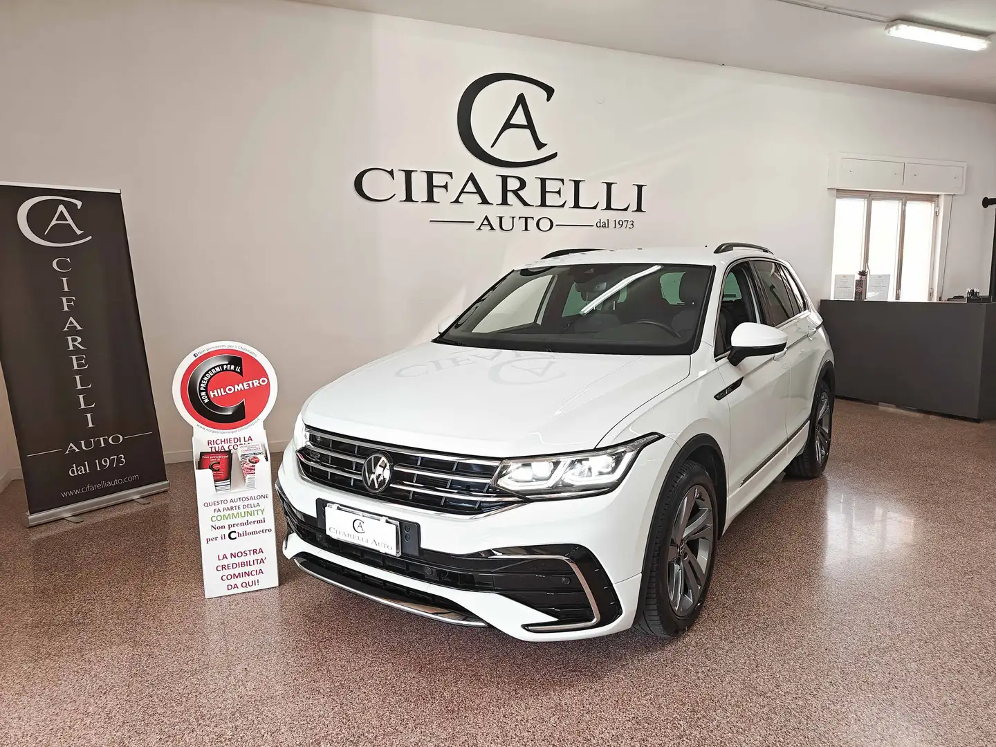 Volkswagen Tiguan Tiguan II 2021 2.0 tdi R-Line 150cv dsg Bianco - 2