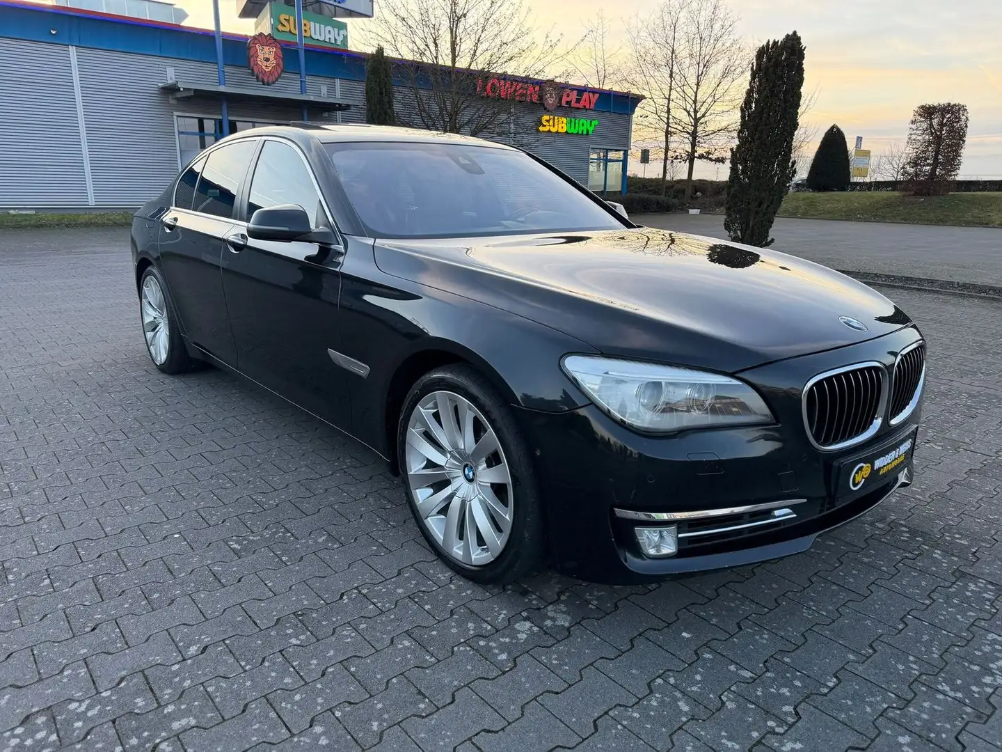 BMW 750 xDrive S-DACH/SOFTC/HUD/B&O/4xSITZBELÜFT/AHK Schwarz - 2