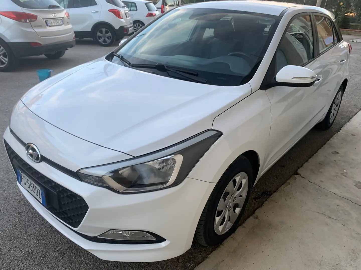 Hyundai i20 i20 1.1 CRDi 12V 5 porte Comfort Blanc - 1