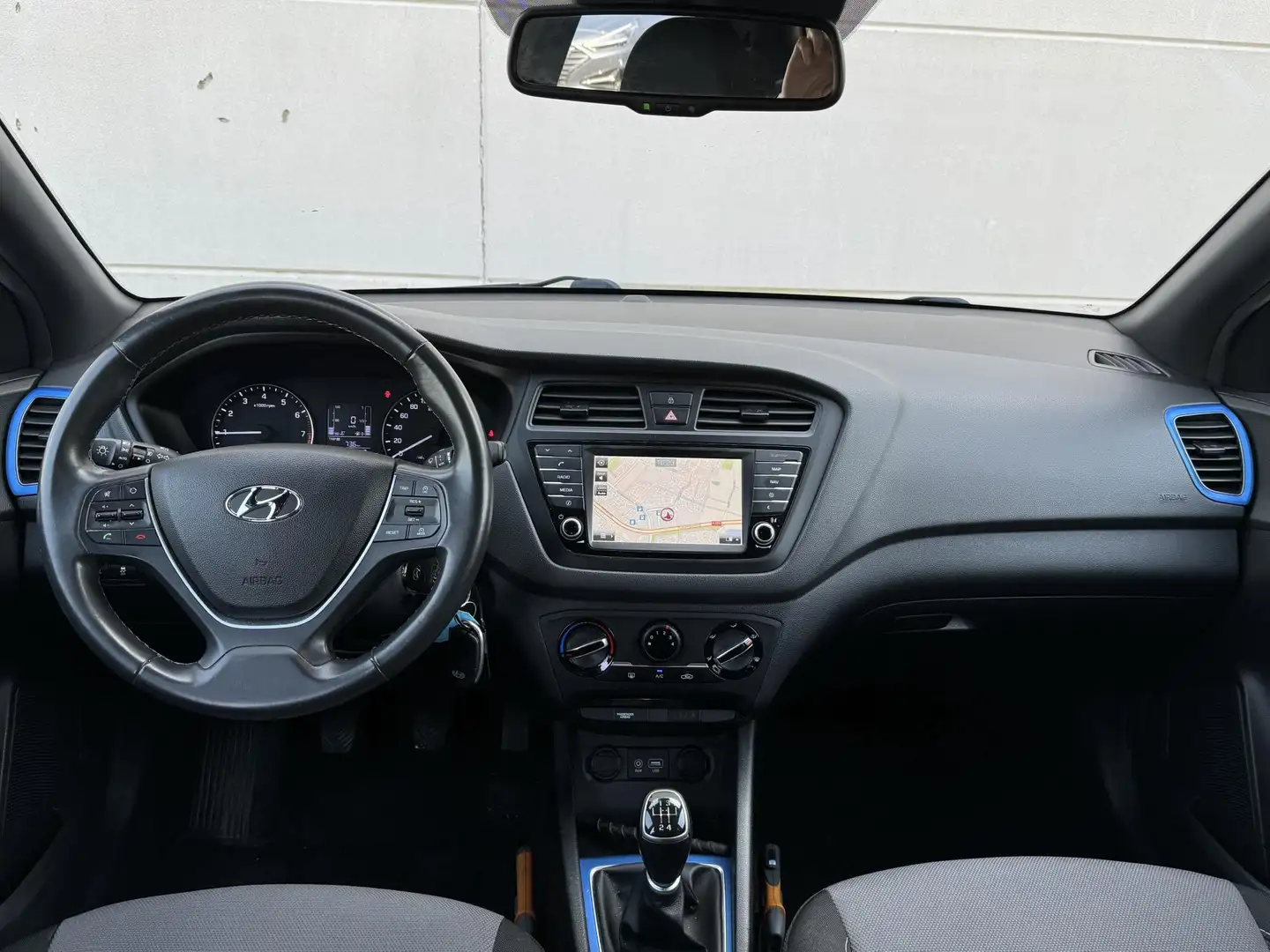 Hyundai i20 1.0 T-GDI Go! / Navigatie / DAB / Achteruitrijcame Grijs - 2