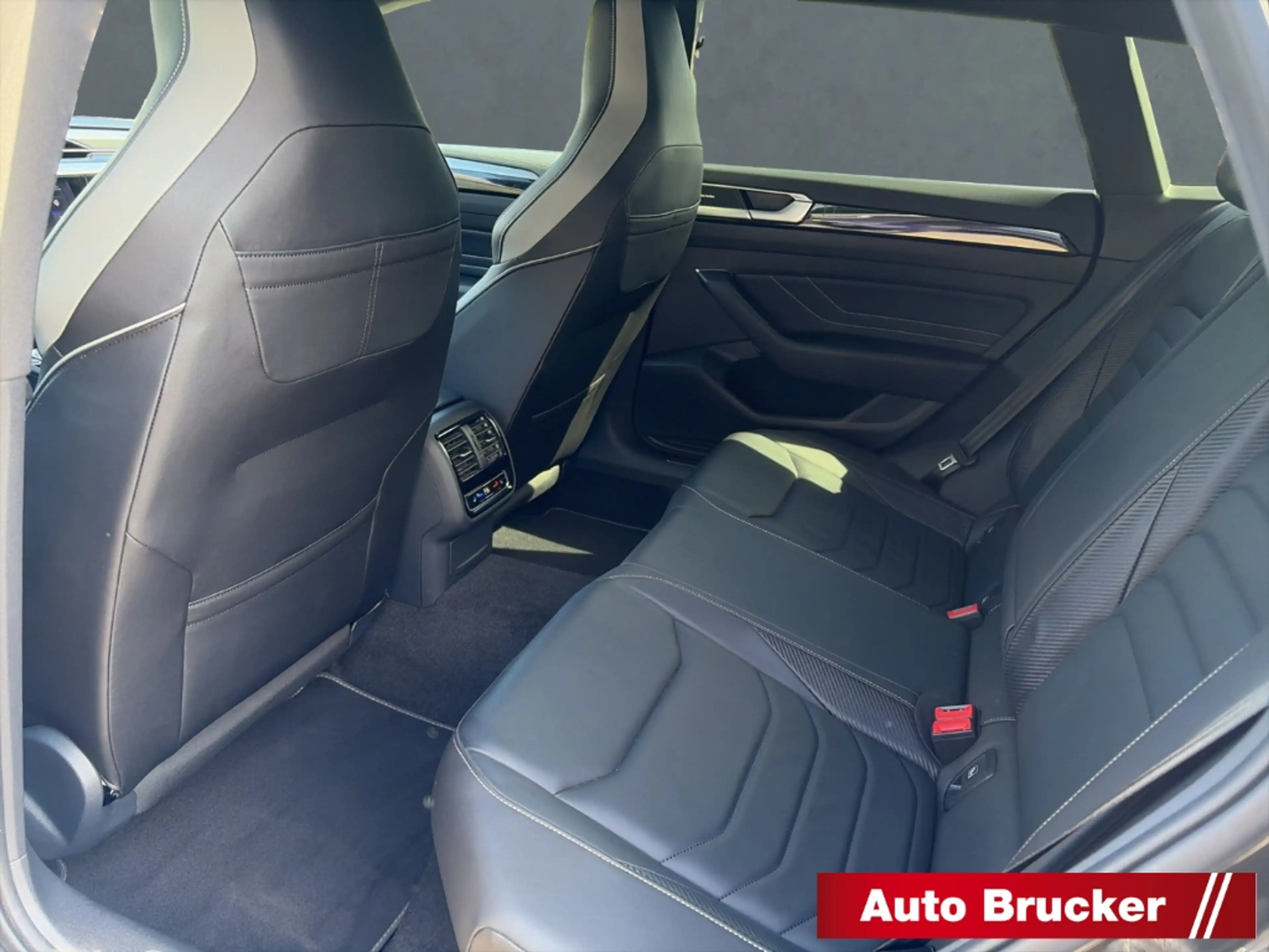 Volkswagen Arteon Shooting Brake R-Line 2.0 TDI 4Motion AHK+PANO+MAT — photo 7