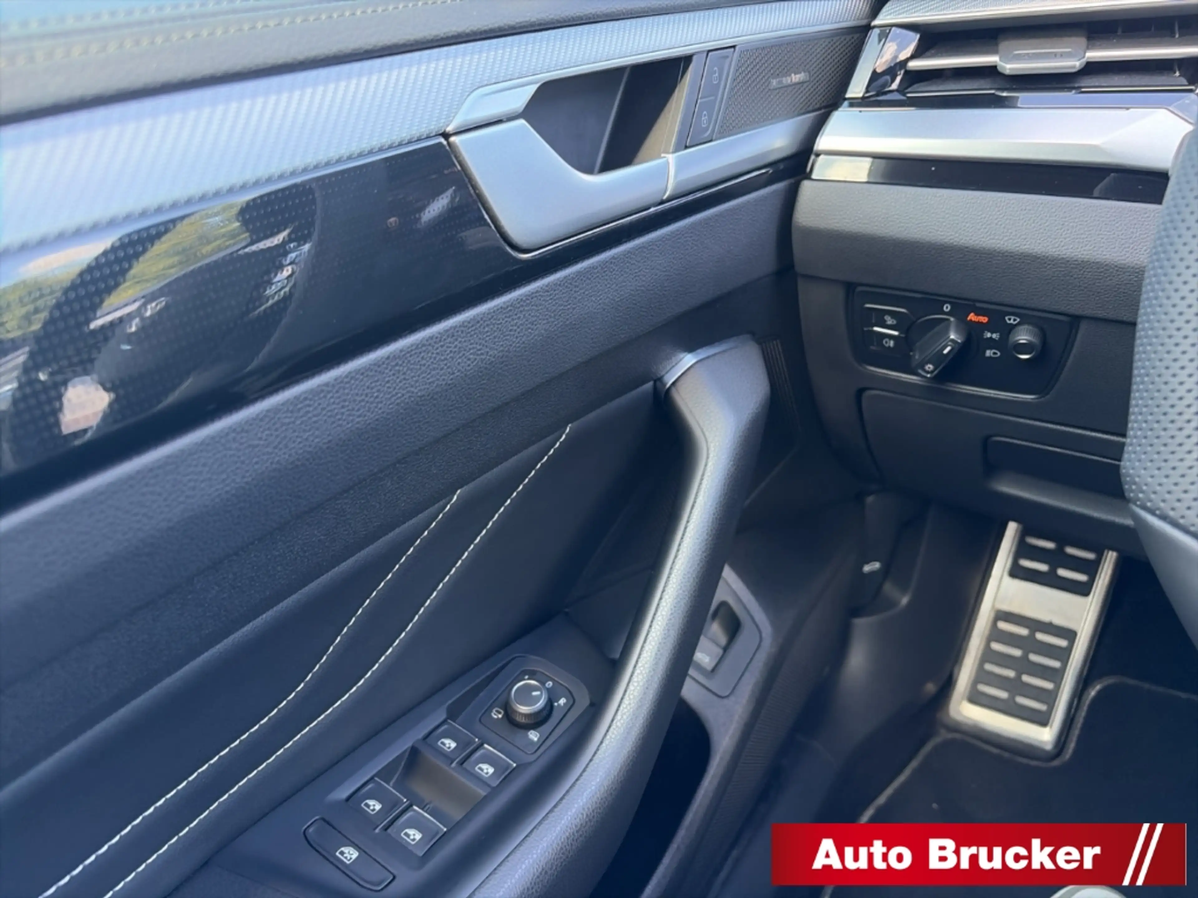 Volkswagen Arteon Shooting Brake R-Line 2.0 TDI 4Motion AHK+PANO+MAT — photo 15