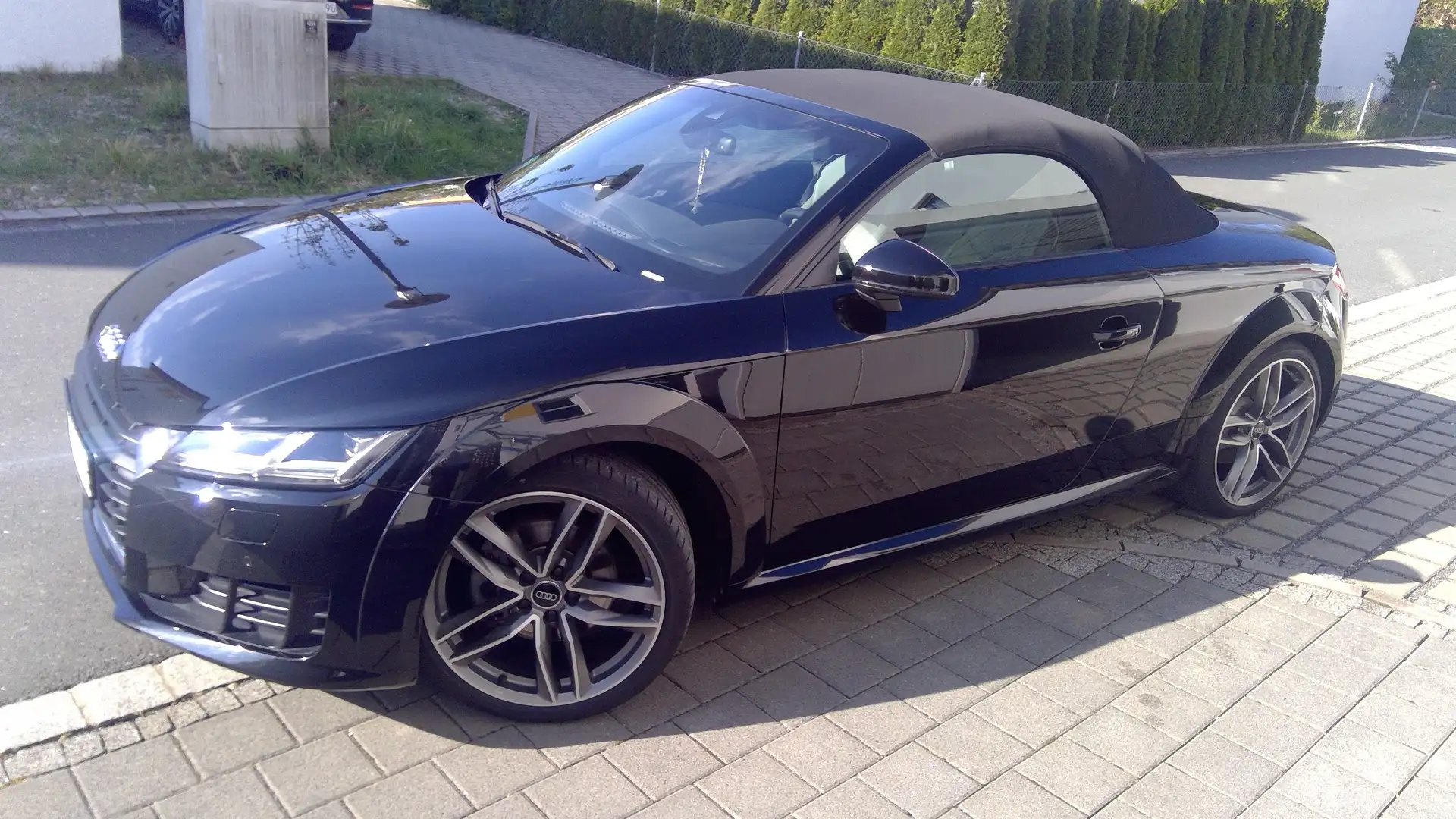 Audi TT Roadster 2.0 TFSI quattro Schwarz - 1