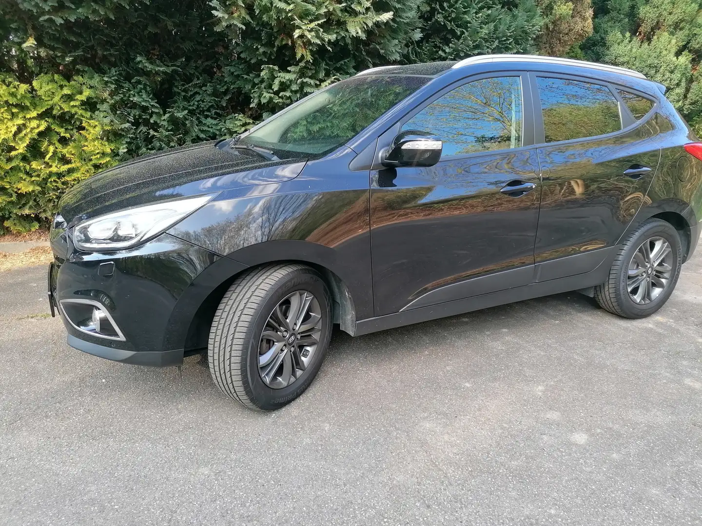 Hyundai iX35 ix35 2.0 CRDi 4WD Automatik Trend Schwarz - 1