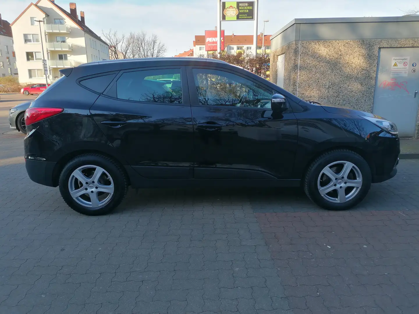 Hyundai iX35 ix35 2.0 CRDi 4WD Automatik Trend Schwarz - 2