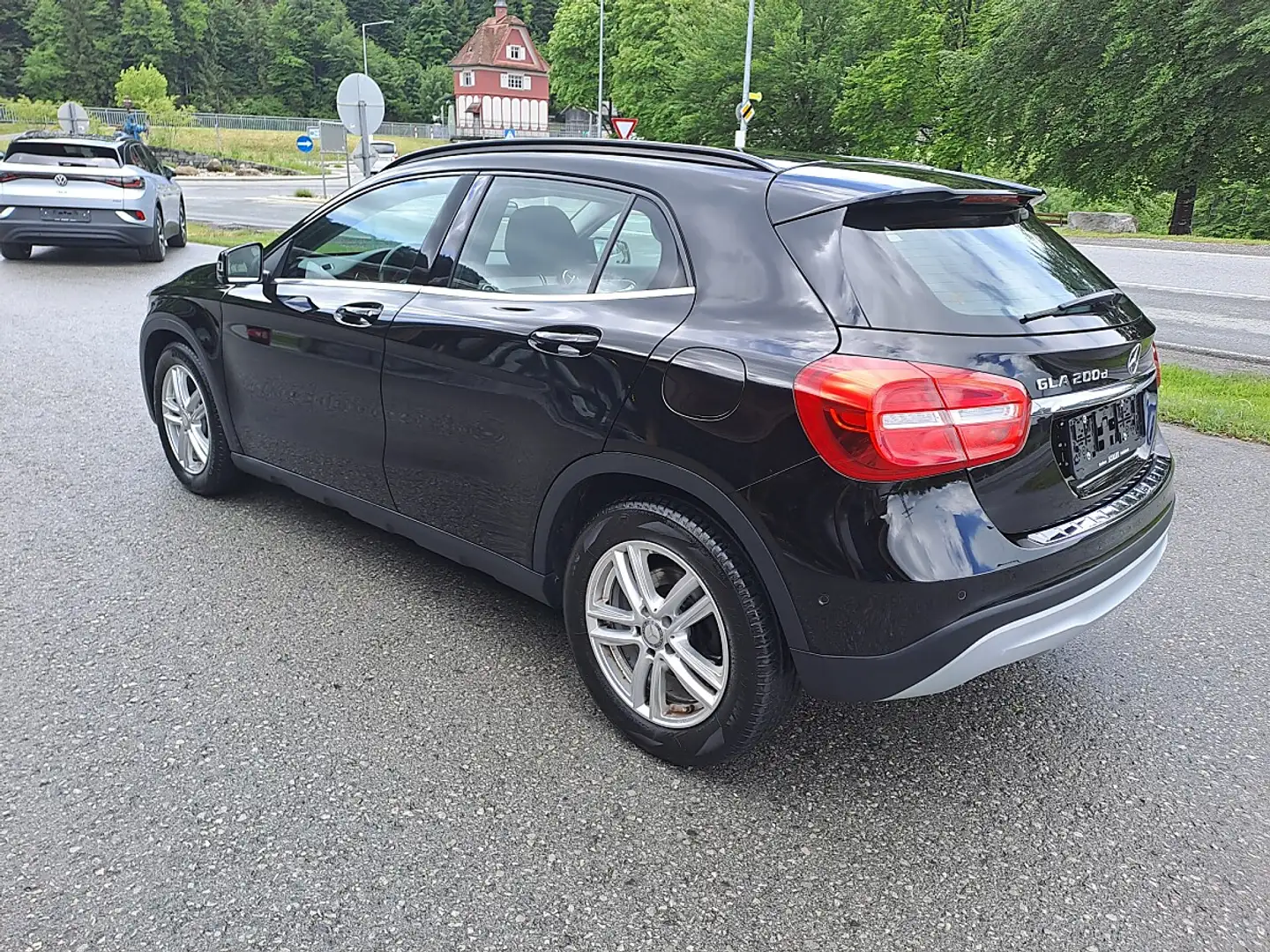 Mercedes-Benz GLA 200 d Aut. Schwarz - 2