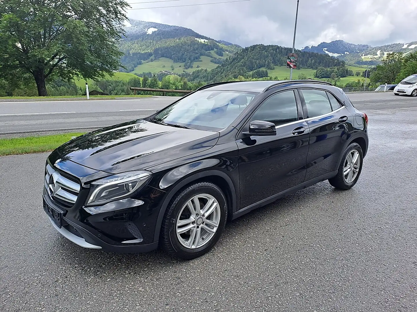 Mercedes-Benz GLA 200 d Aut. Schwarz - 1