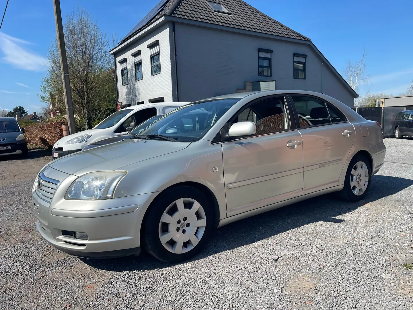 Toyota Avensis 1.8i VVT-i 16v Benzine,Airco digitaal,.... Beige - 1