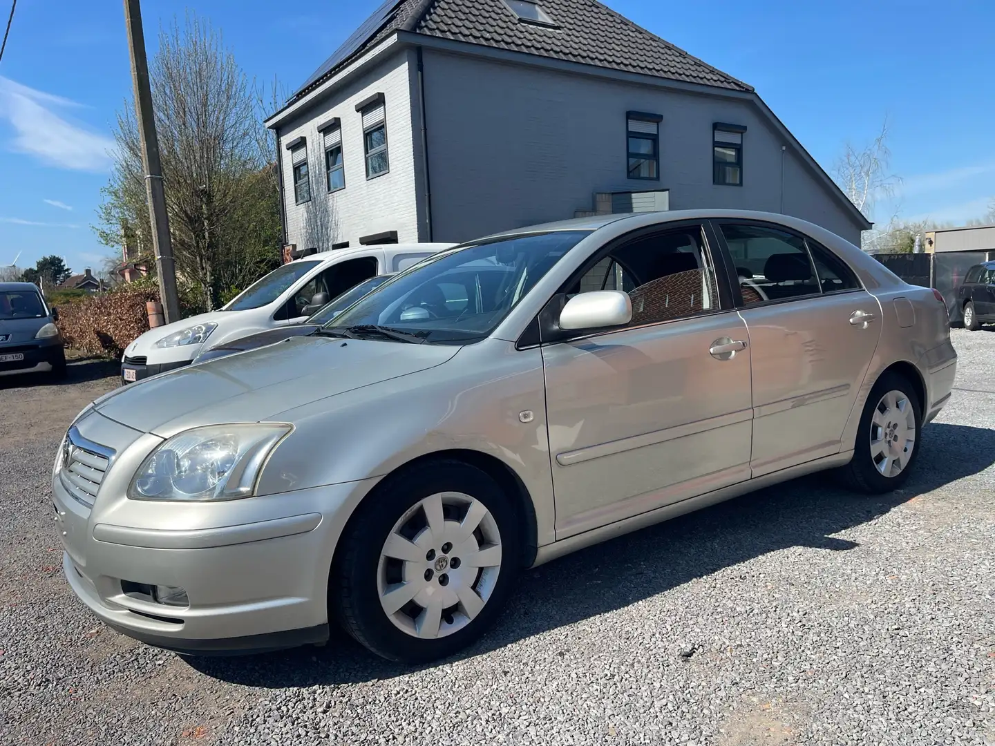Toyota Avensis 1.8i VVT-i 16v Benzine,Airco digitaal,.... Beige - 2