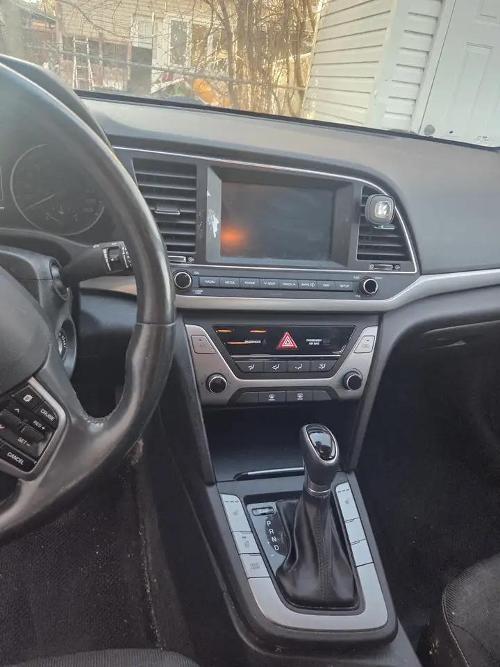 Hyundai ELANTRA снимка Hyundai ELANTRA