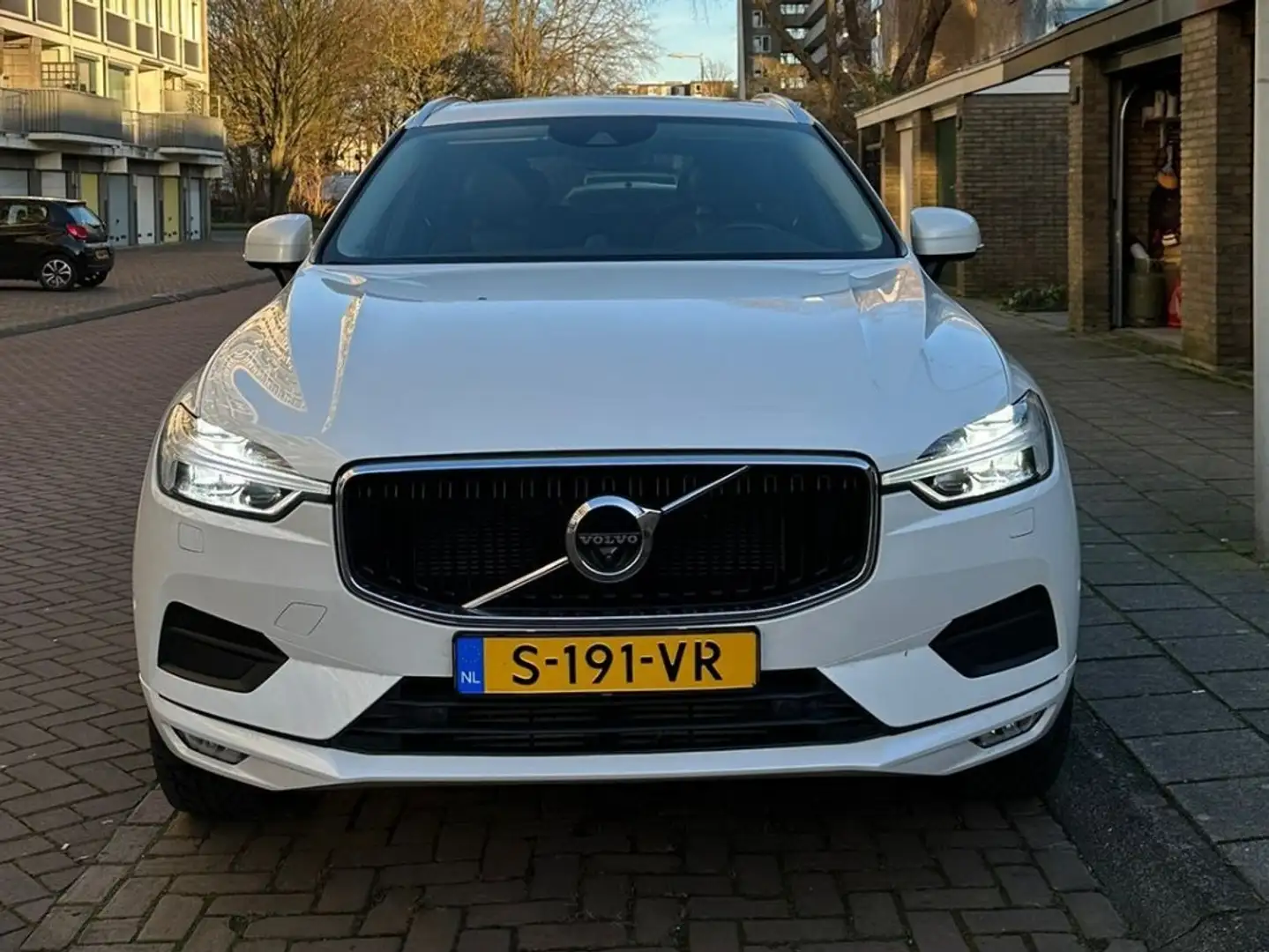 Volvo XC60 T6 AWD Geartronic Inscription Wit - 1