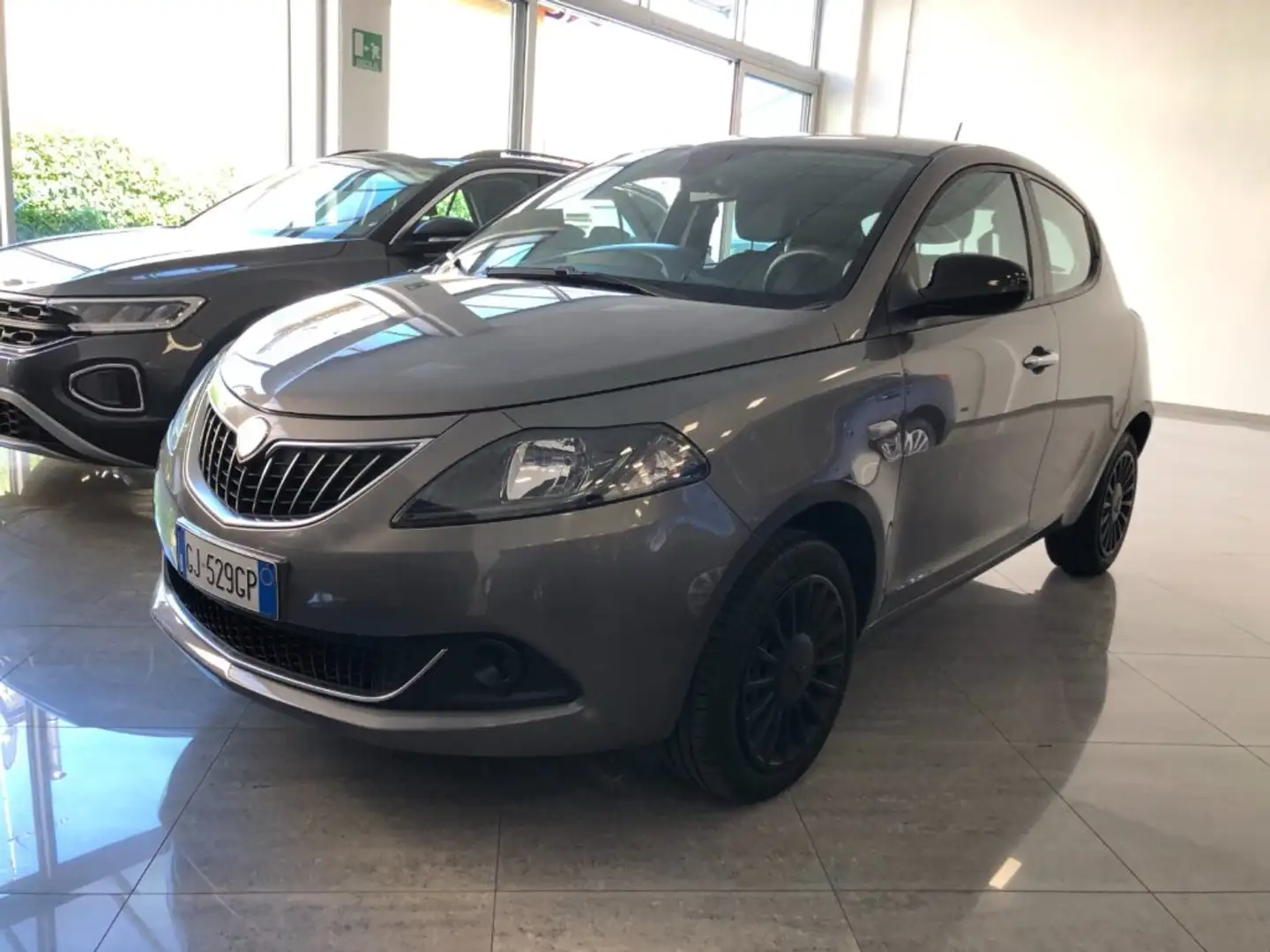 Lancia Ypsilon 1.0 FireFly 5 porte S&S Hybrid Silver PREZZO REALE Grigio - 2