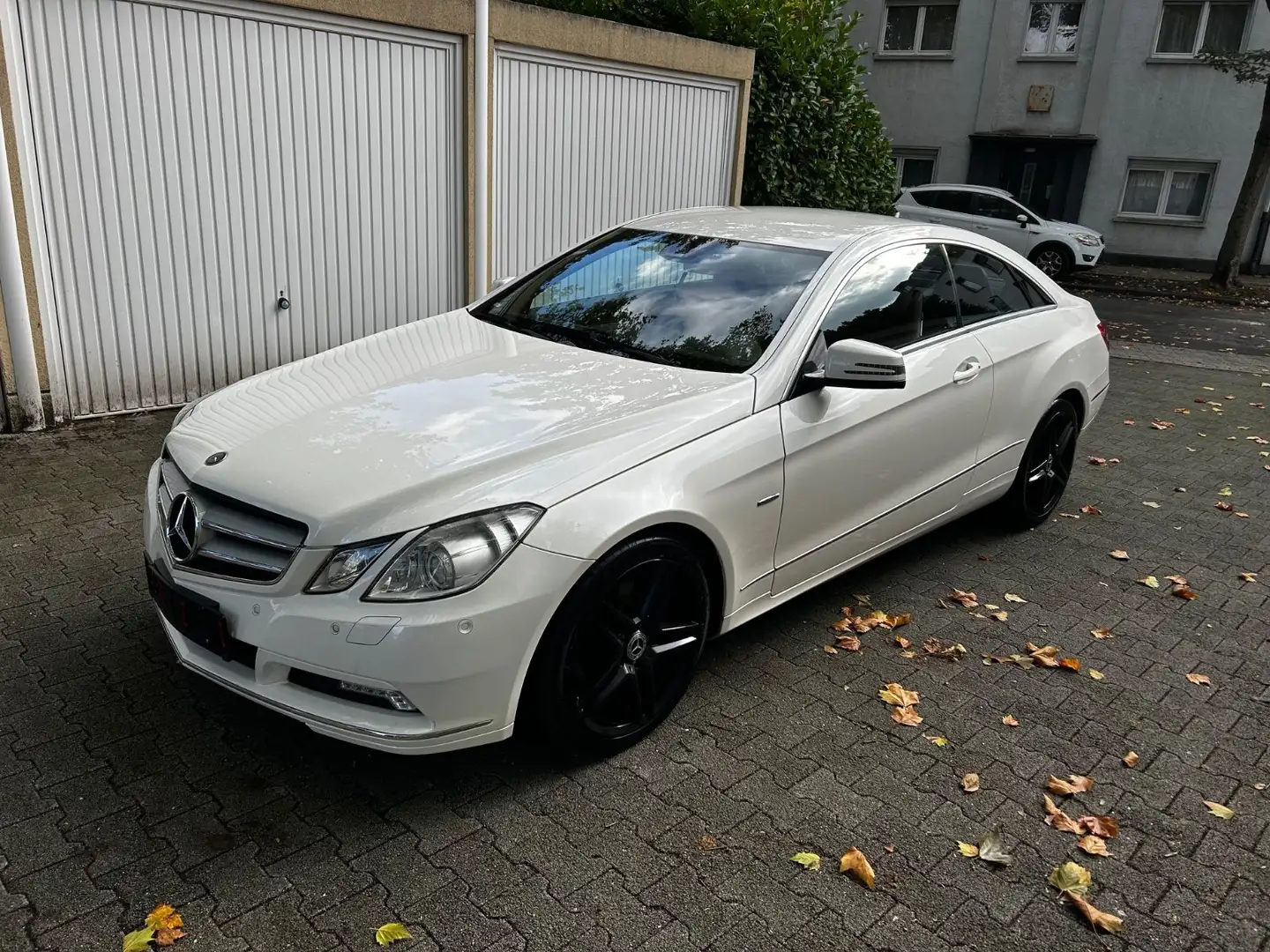 Mercedes-Benz E 350 Coupé AVANTG. Automatik Leder Navi kamera Blanc - 1