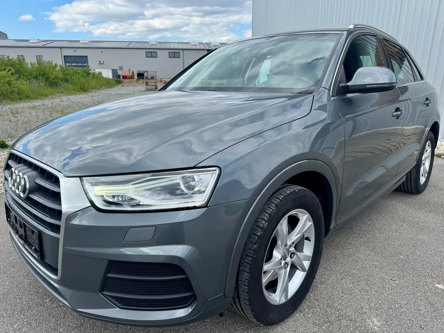Audi Q3 sport*AHK*XENON*NAVI*SITZHEIZUNG*TOP*SOFORT VERF.* Gris - 1