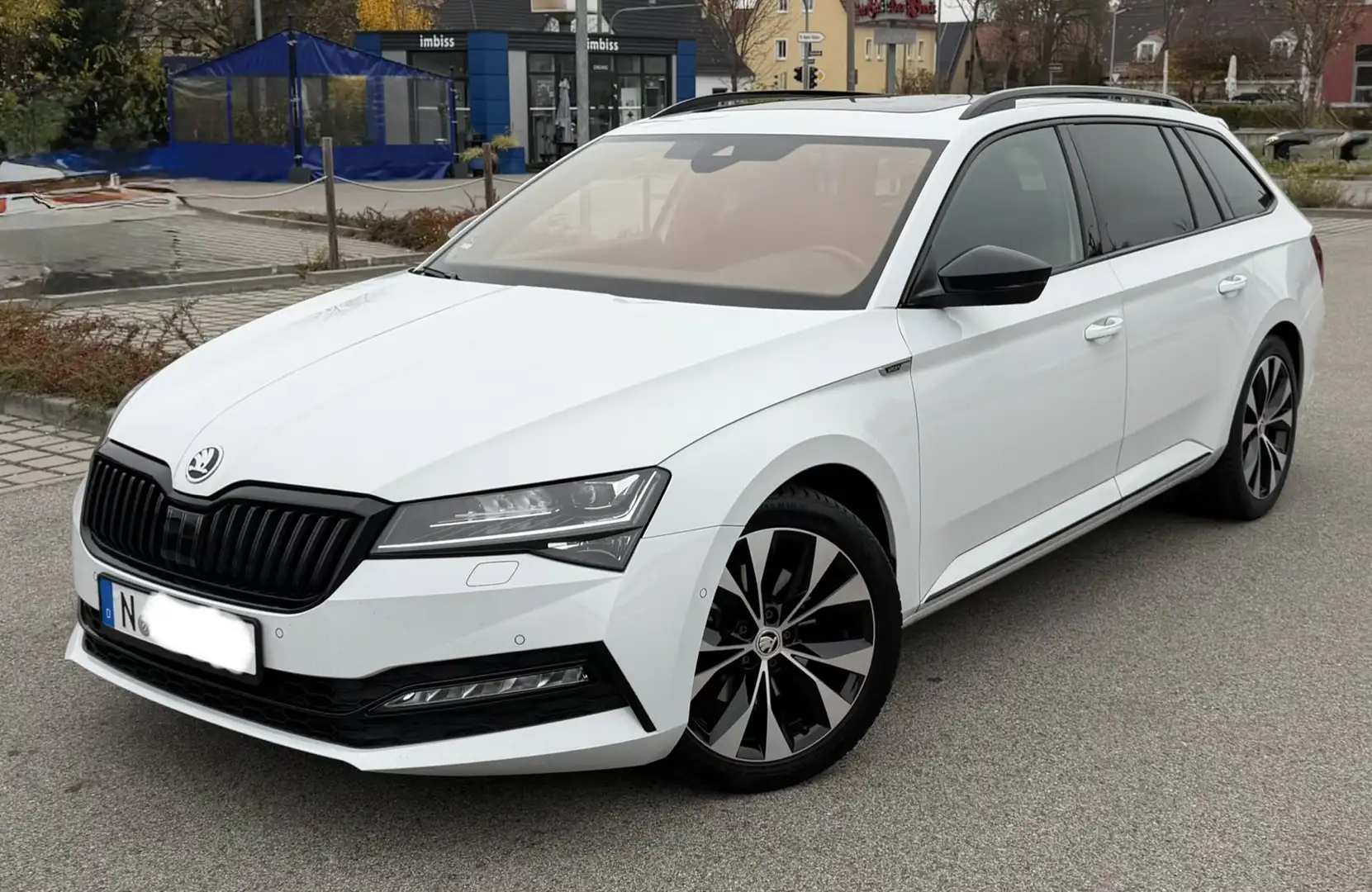 Skoda Superb Superb Combi 2.0 TDI 4x4 DSG Sportline Weiß - 1