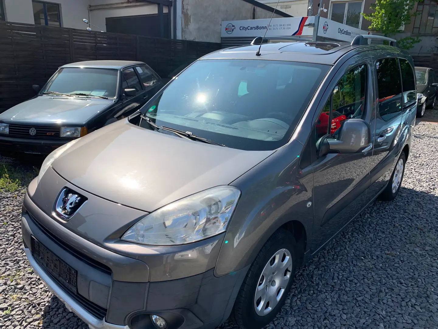 Peugeot Partner Family Tepee 1.6 /Klima/2.Hd/Pano/PDC Grau - 1