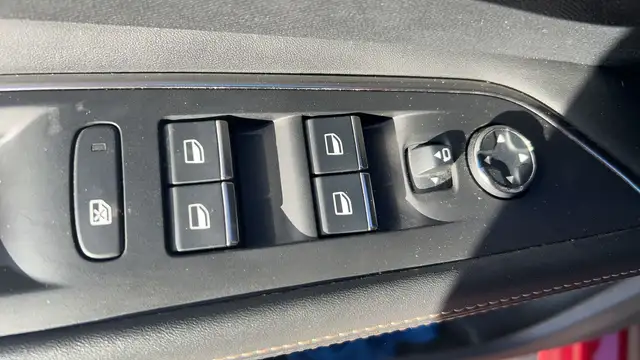 Peugeot 3008 view 13