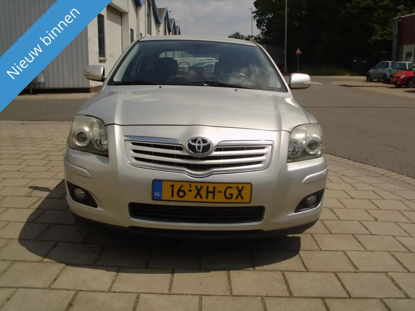 Toyota Avensis TOYOTA 2.0 MET AIRCO NAVI LEER Šedá - 1